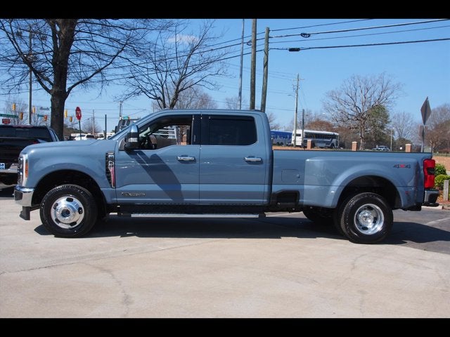 2023 Ford Super Duty F-350 DRW LARIAT