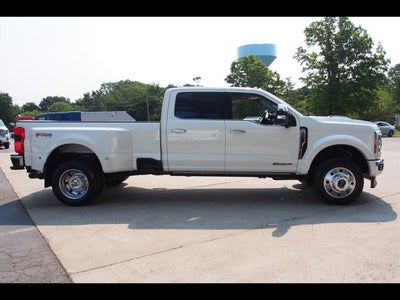 2024 Ford Super Duty F-450 DRW LARIAT