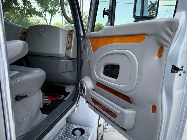 2008 INTERNATIONAL 4000 2 L HAULER TRUCK