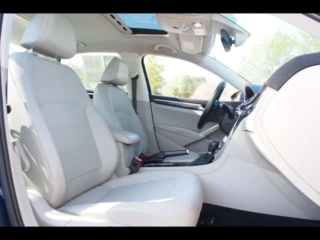 2019 Volkswagen Passat 2.0T SE R-Line