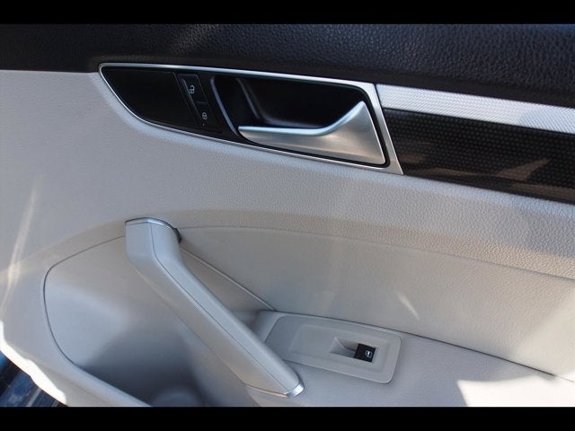 2019 Volkswagen Passat 2.0T SE R-Line