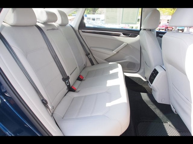 2019 Volkswagen Passat 2.0T SE R-Line