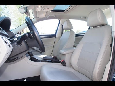 2019 Volkswagen Passat 2.0T SE R-Line