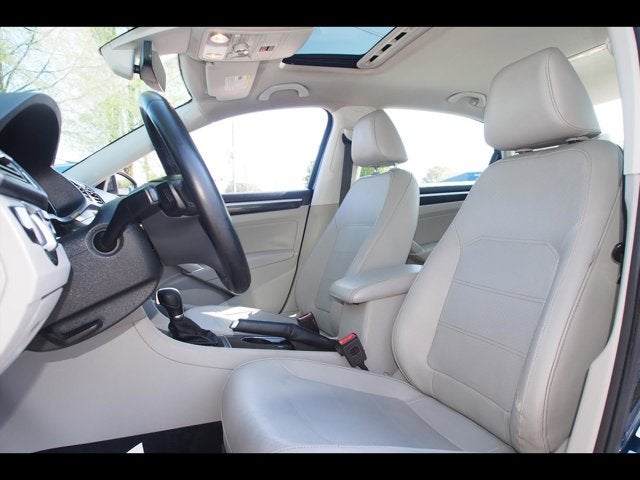 2019 Volkswagen Passat 2.0T SE R-Line