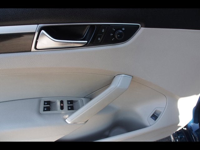 2019 Volkswagen Passat 2.0T SE R-Line