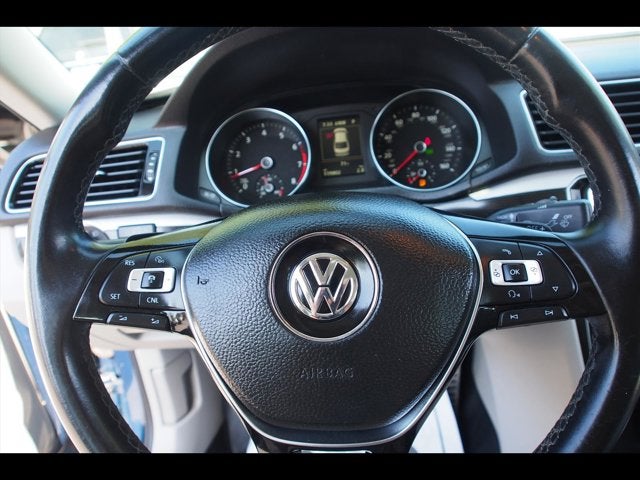 2019 Volkswagen Passat 2.0T SE R-Line