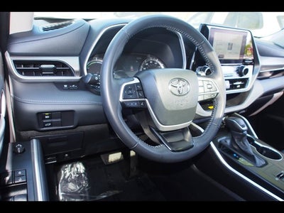 2025 Toyota Highlander Hybrid XLE