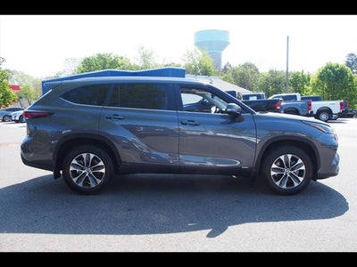 2025 Toyota Highlander Hybrid XLE
