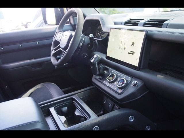 2024 Land Rover Defender V8