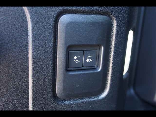 2024 Land Rover Defender V8
