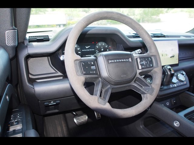 2024 Land Rover Defender V8
