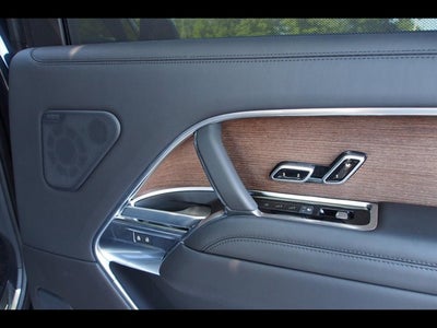 2025 Land Rover Range Rover SE