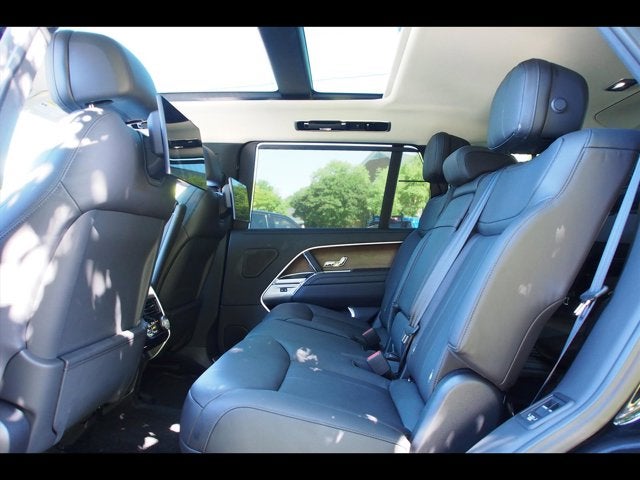 2025 Land Rover Range Rover SE