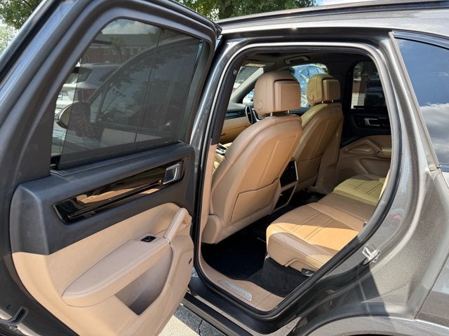 2022 Porsche Cayenne Base