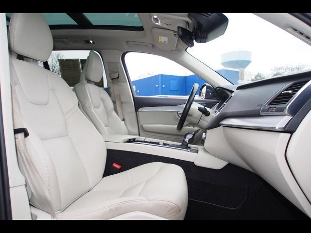 2021 Volvo XC90 Momentum