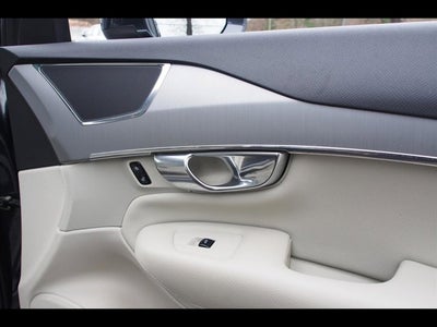 2021 Volvo XC90 Momentum