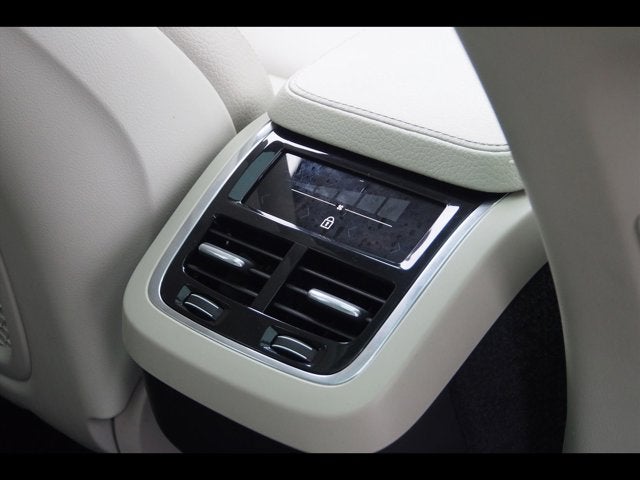 2021 Volvo XC90 Momentum