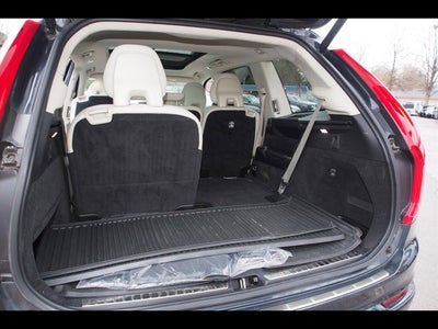 2021 Volvo XC90 Momentum