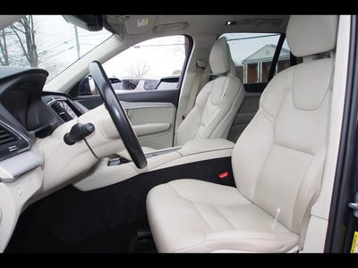 2021 Volvo XC90 Momentum