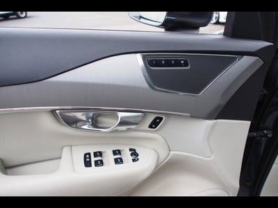 2021 Volvo XC90 Momentum