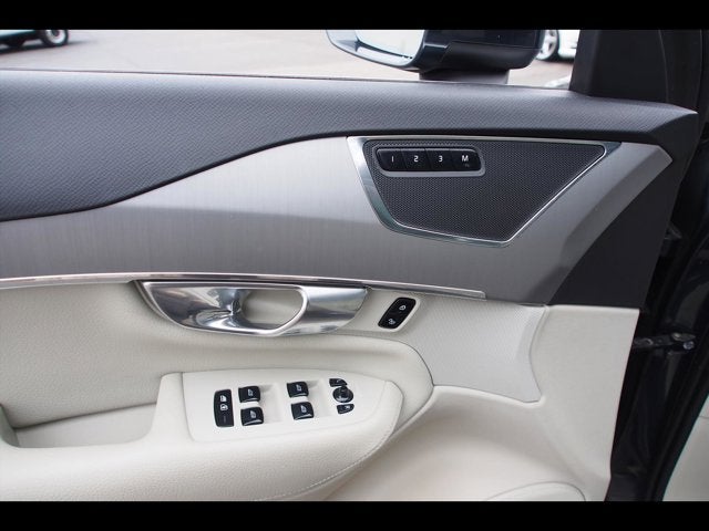 2021 Volvo XC90 Momentum