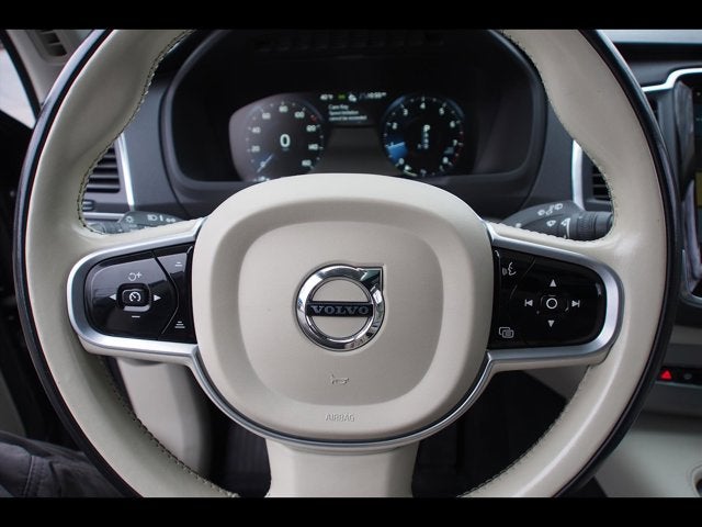 2021 Volvo XC90 Momentum
