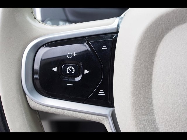 2021 Volvo XC90 Momentum