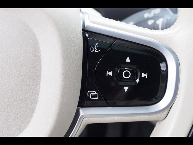 2021 Volvo XC90 Momentum