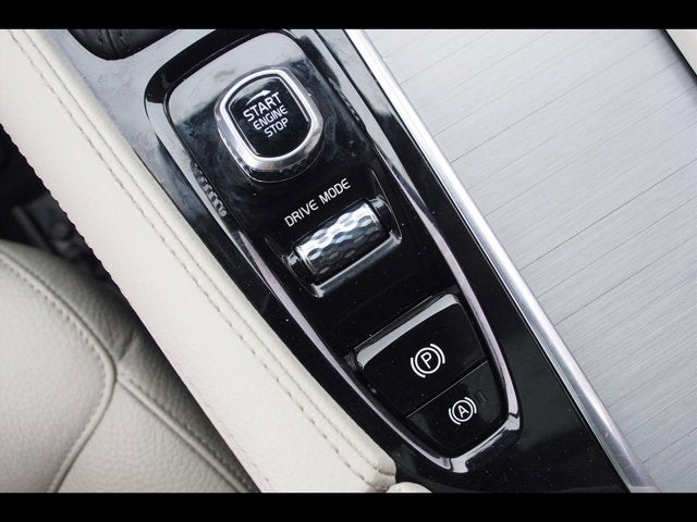 2021 Volvo XC90 Momentum