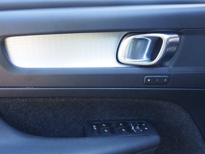 2019 Volvo XC40 T5 Momentum