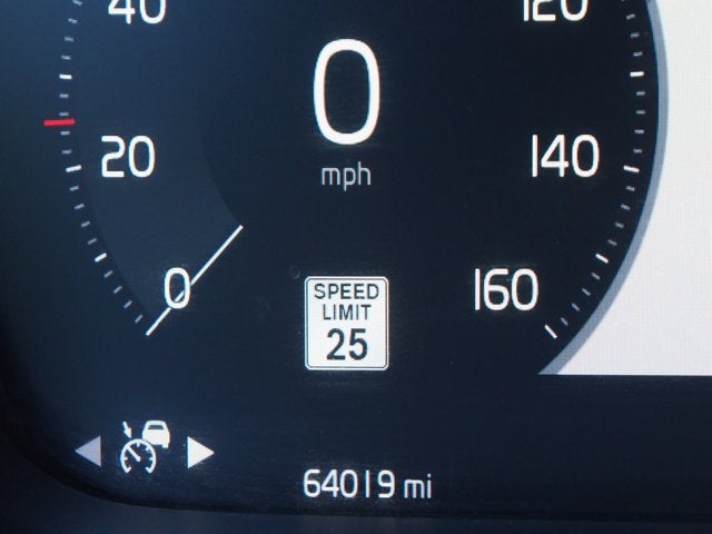 2019 Volvo XC40 T5 Momentum