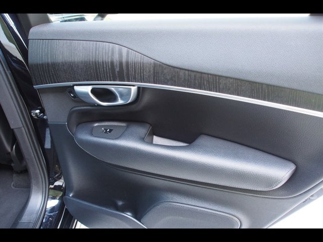 2020 Volvo XC90 Momentum