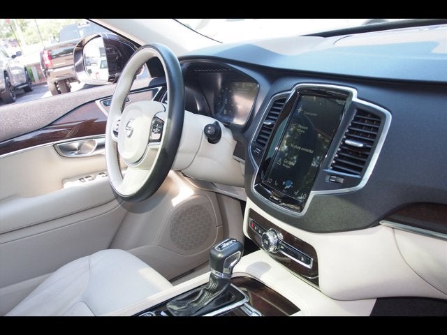 2019 Volvo XC90 Momentum