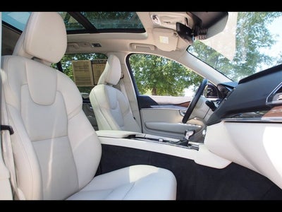 2019 Volvo XC90 Momentum