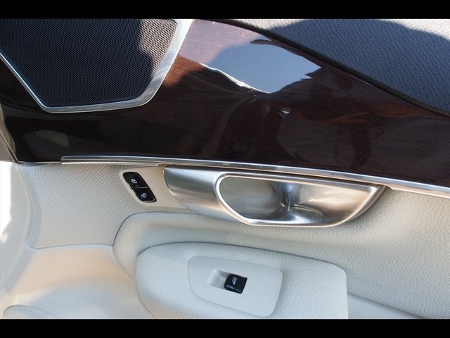 2019 Volvo XC90 Momentum