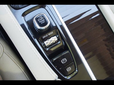 2019 Volvo XC90 Momentum