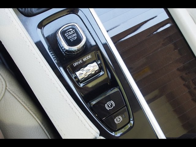2019 Volvo XC90 Momentum