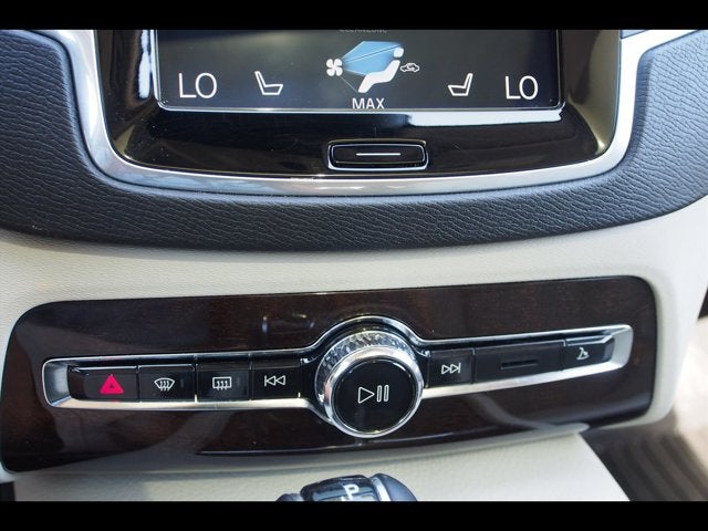 2019 Volvo XC90 Momentum