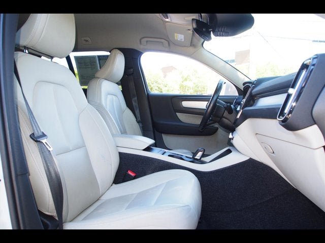 2020 Volvo XC40 Momentum