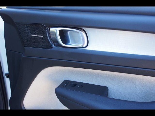 2020 Volvo XC40 Momentum
