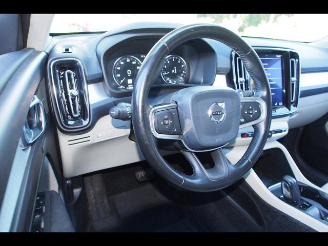 2020 Volvo XC40 Momentum