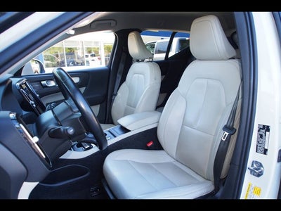2020 Volvo XC40 Momentum