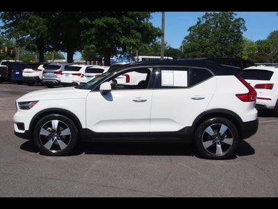 2020 Volvo XC40 Momentum