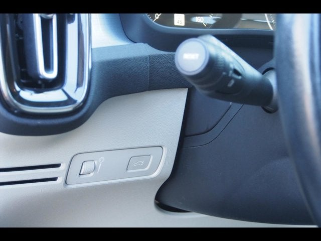 2020 Volvo XC40 Momentum