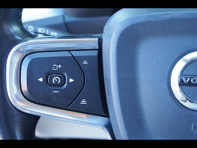 2020 Volvo XC40 Momentum