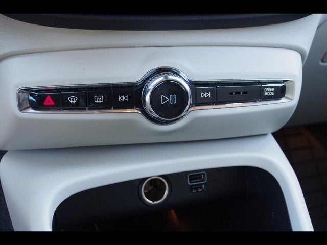 2020 Volvo XC40 Momentum