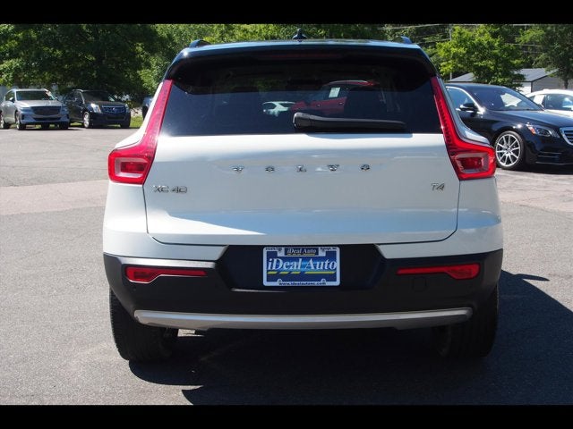 2020 Volvo XC40 Momentum