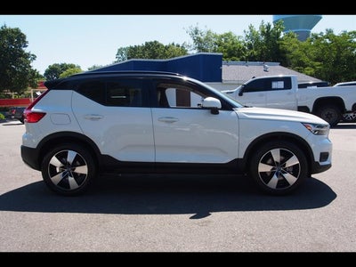 2020 Volvo XC40 Momentum