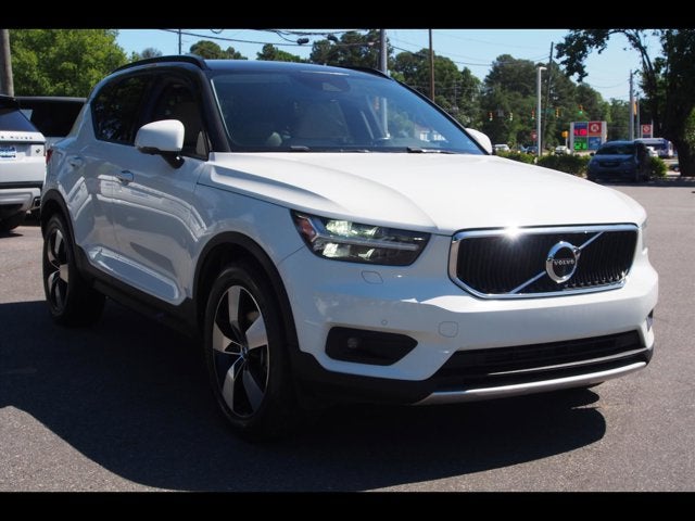 2020 Volvo XC40 Momentum