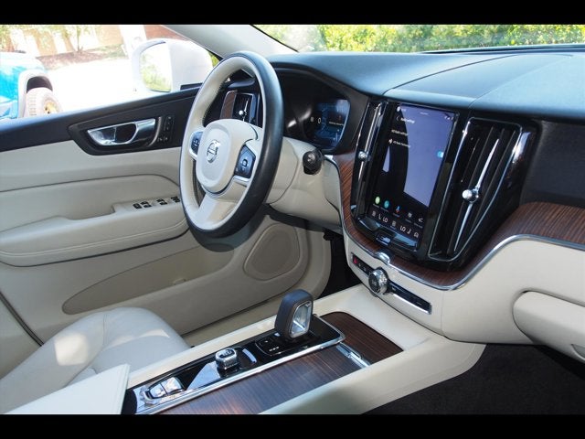 2022 Volvo XC60 Momentum